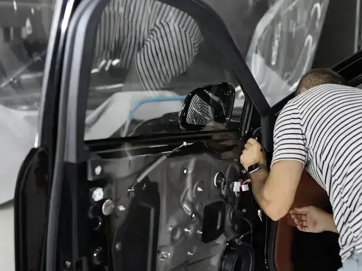 Get Expert Side Window Replacement in Renton for Safe Driving