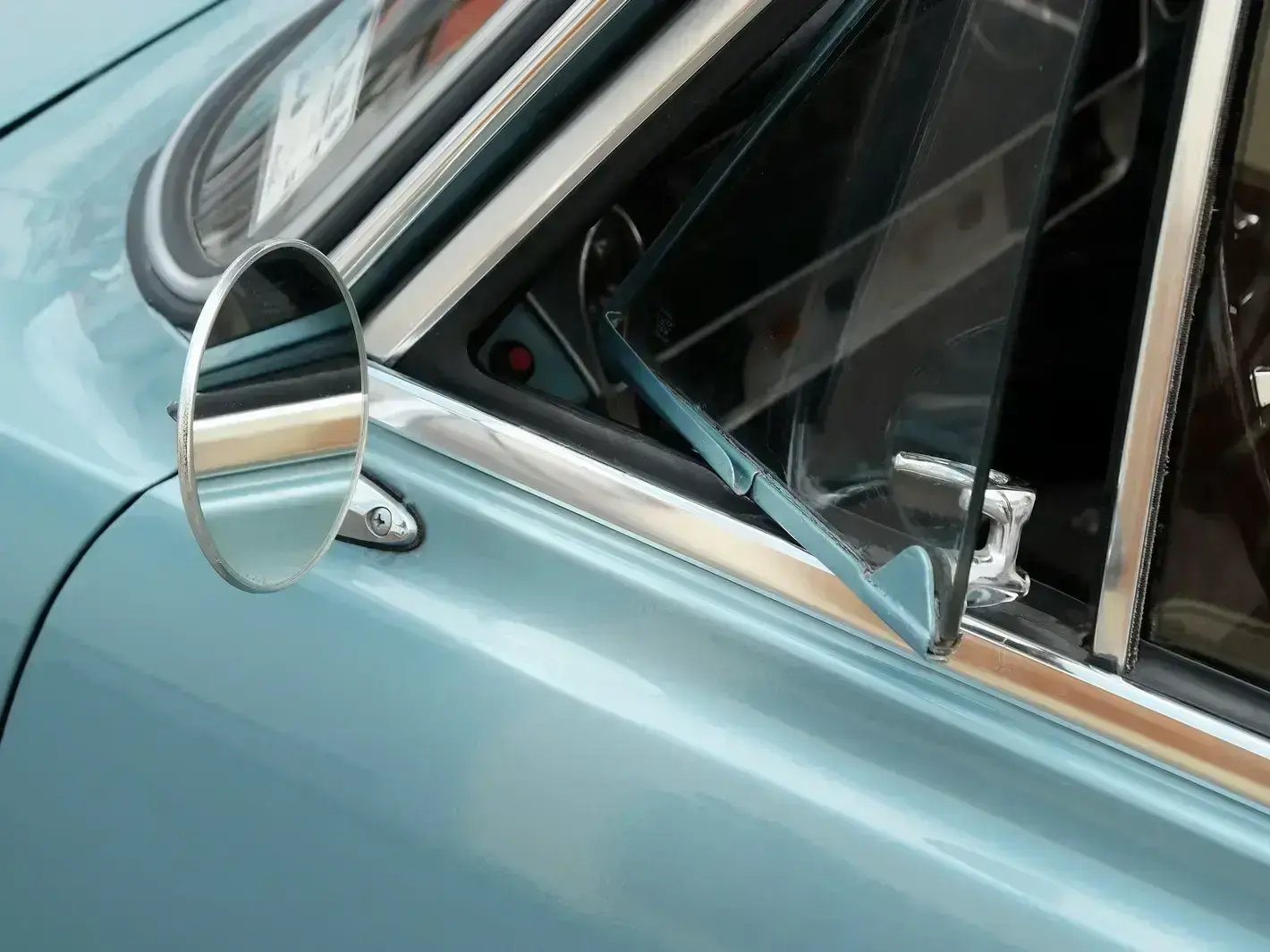 mobile windshield repair service in Downtown Bellevue office parking area