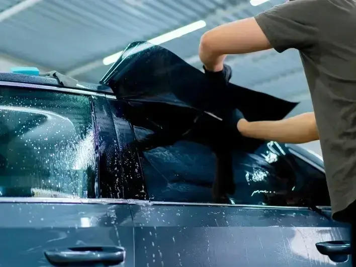 auto glass repair service near Brackett's Landing Park for a cracked windshield in Edmonds