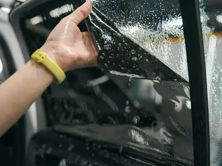 same day windshield repair service for a commuter vehicle near Boeing traffic in Renton Washington