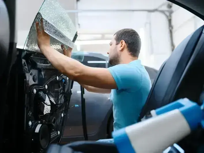 Your Local Mobile Auto Glass Service Experts in Kenmore